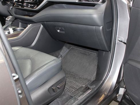 Used 2024 Toyota Highlander Platinum AWD/4WD image 43