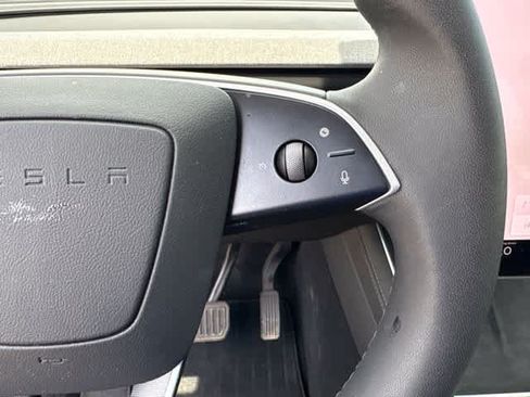 Used 2026 Tesla Model Y AWD image 13