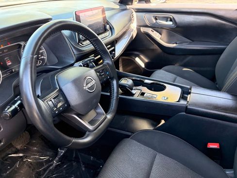 Certified 2025 Nissan Rogue SV FWD image 27
