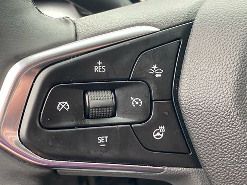 Used 2025 Chevrolet Trax LT w/ LT Convenience Package image 24