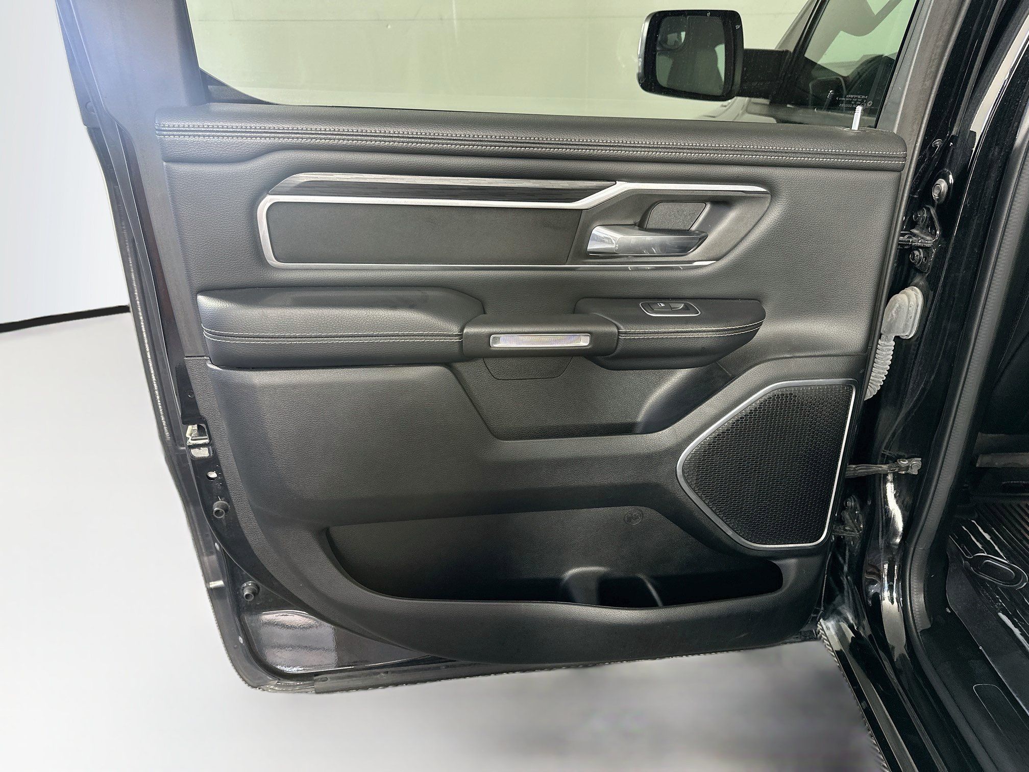 Used 2023 RAM 1500 Laramie AWD/4WD image 27