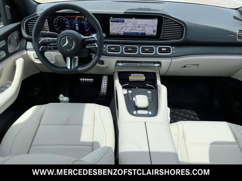 Used 2025 Mercedes-Benz GLS 450 4MATIC image 16