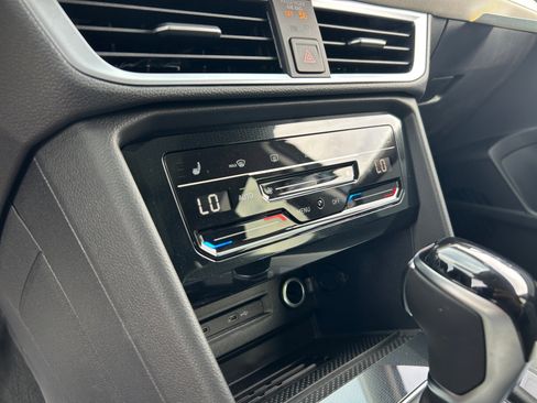 New 2026 Volkswagen Taos SE FWD image 12