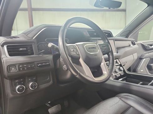 Used 2021 GMC Yukon Denali w/ Advanced Technology Package AWD/4WD image 17