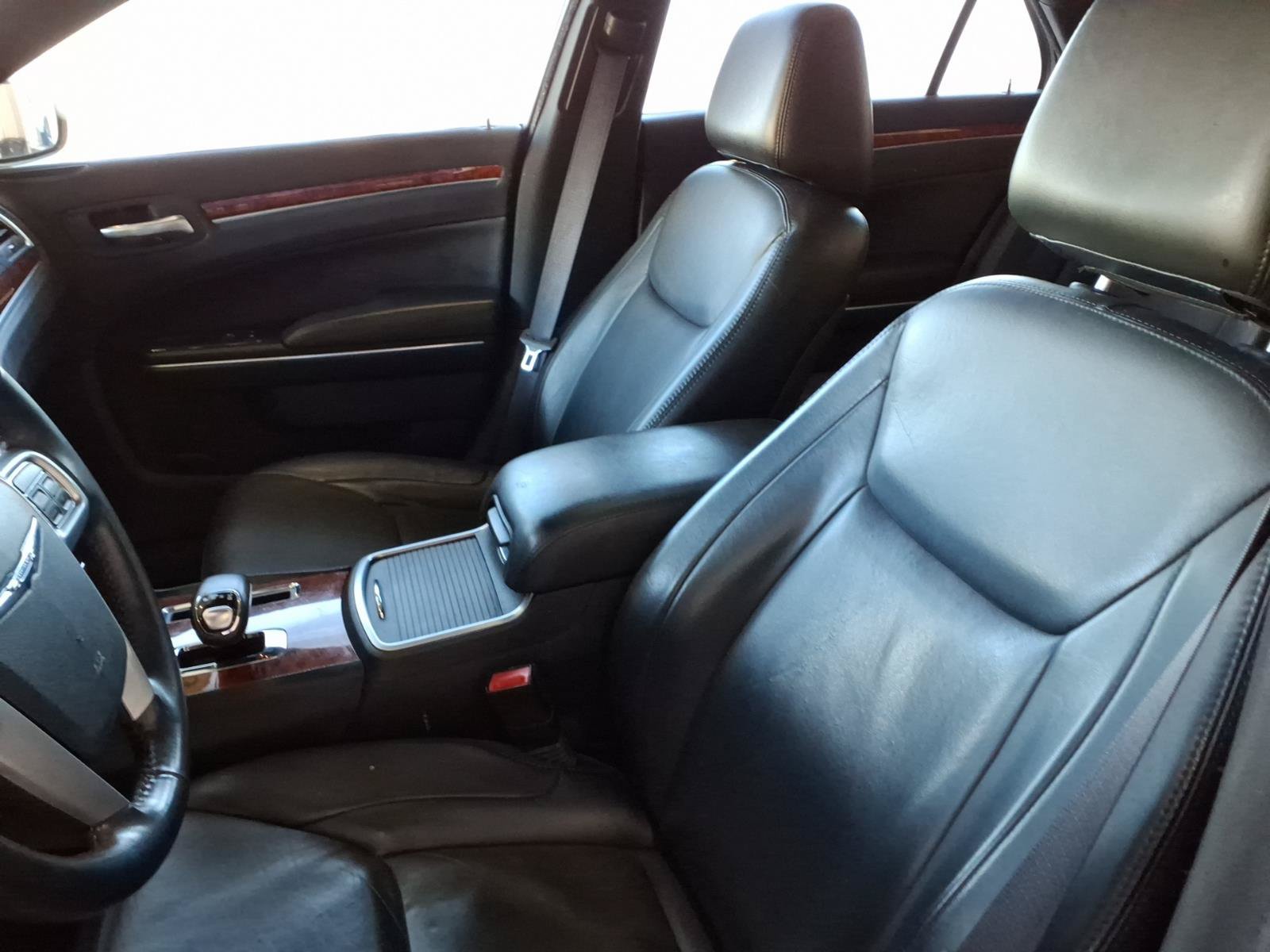 Used 2014 Chrysler 300 AWD w/ Driver Convenience Group image 11