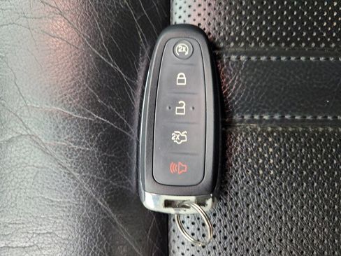 Used 2015 Lincoln MKX AWD w/ Equipment Group 101A image 32