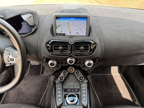 Used 2020 Aston Martin V8 Vantage Coupe image 10