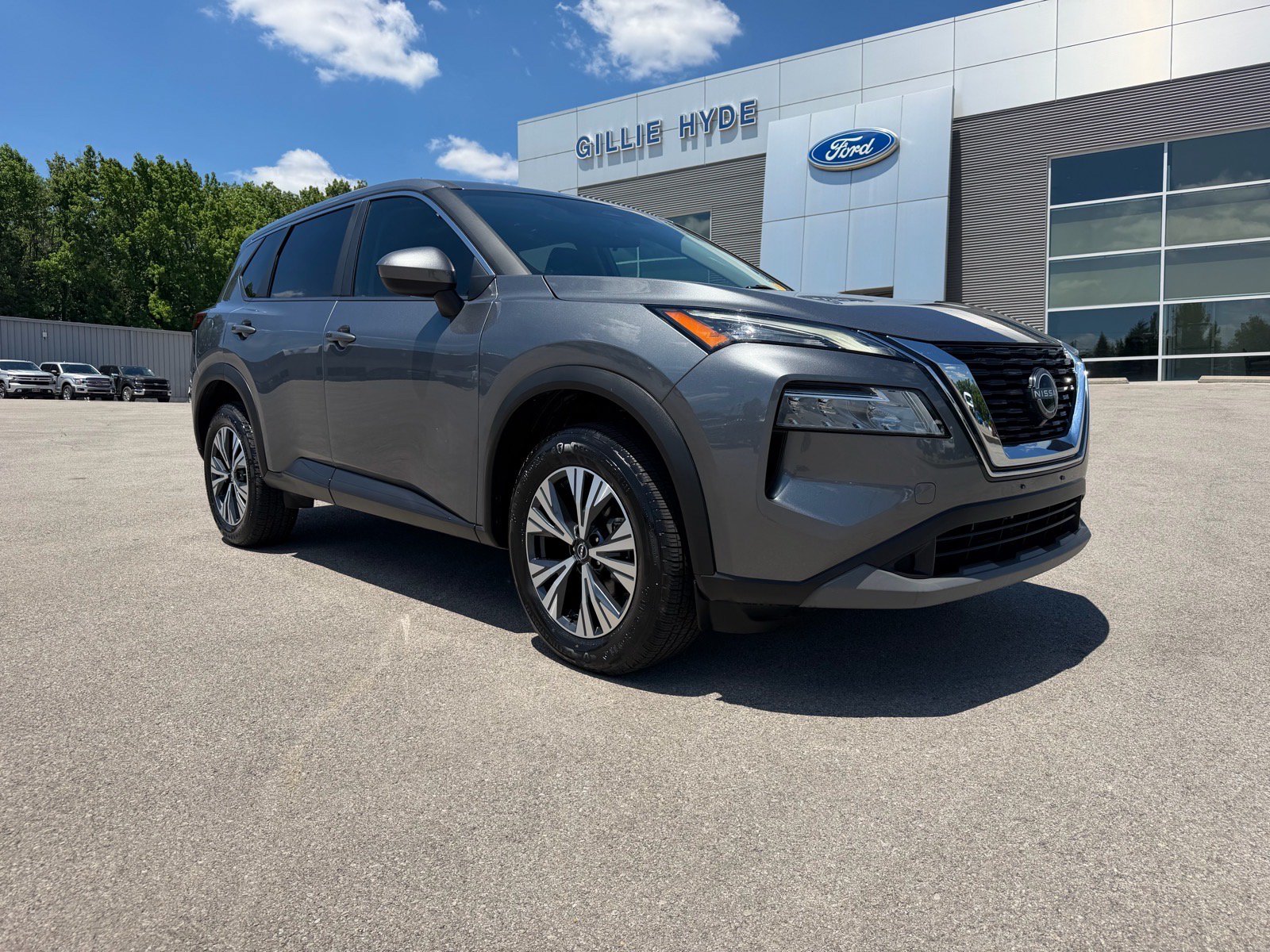 Used 2023 Nissan Rogue SV AWD/4WD image 2