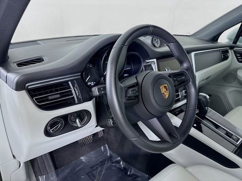 Used 2022 Porsche Macan GTS image 9