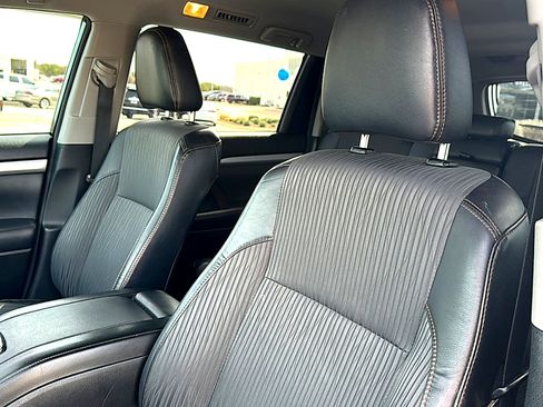Used 2018 Toyota Highlander Plus image 14