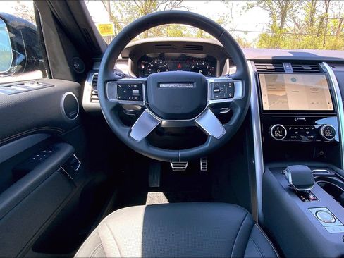 Certified 2025 Land Rover Discovery Dynamic SE AWD/4WD image 4