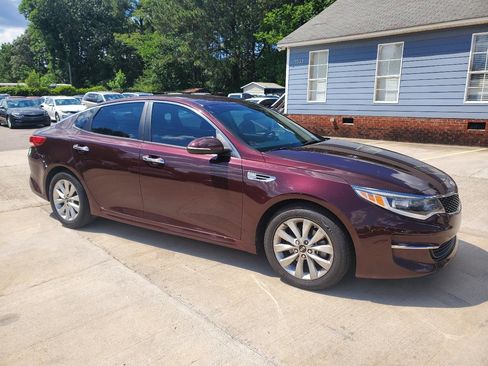 Used 2017 Kia Optima LX w/ Option Group 014 FWD image 3