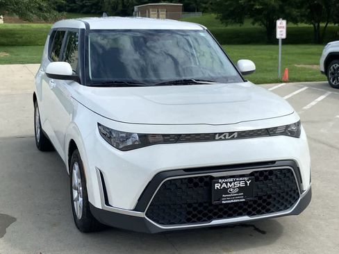 Used 2023 Kia Soul LX w/ LX Technology Package FWD image 8