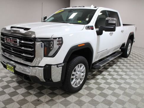 Used 2024 GMC Sierra 2500 SLT w/ SLT Convenience Package image 3