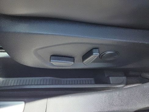 Used 2021 Ford Edge Titanium FWD image 4