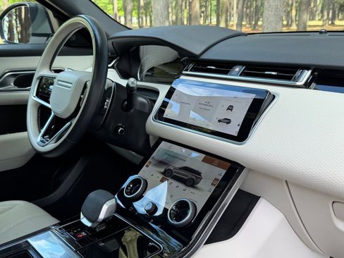 Used 2022 Land Rover Range Rover Velar R-Dynamic S image 20
