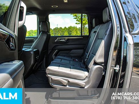Used 2025 Chevrolet Suburban Z71 AWD/4WD image 17