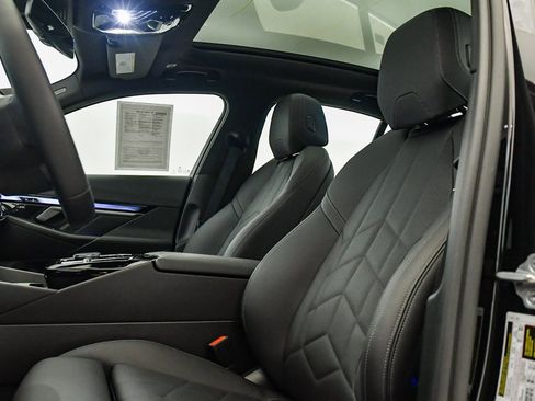 Used 2025 BMW i5 xDrive40 w/ Premium Package image 19