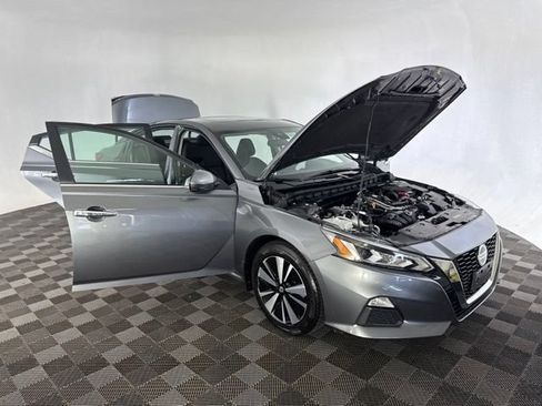 Certified 2021 Nissan Altima 2.5 SV w/ SV Premium Package AWD/4WD image 12
