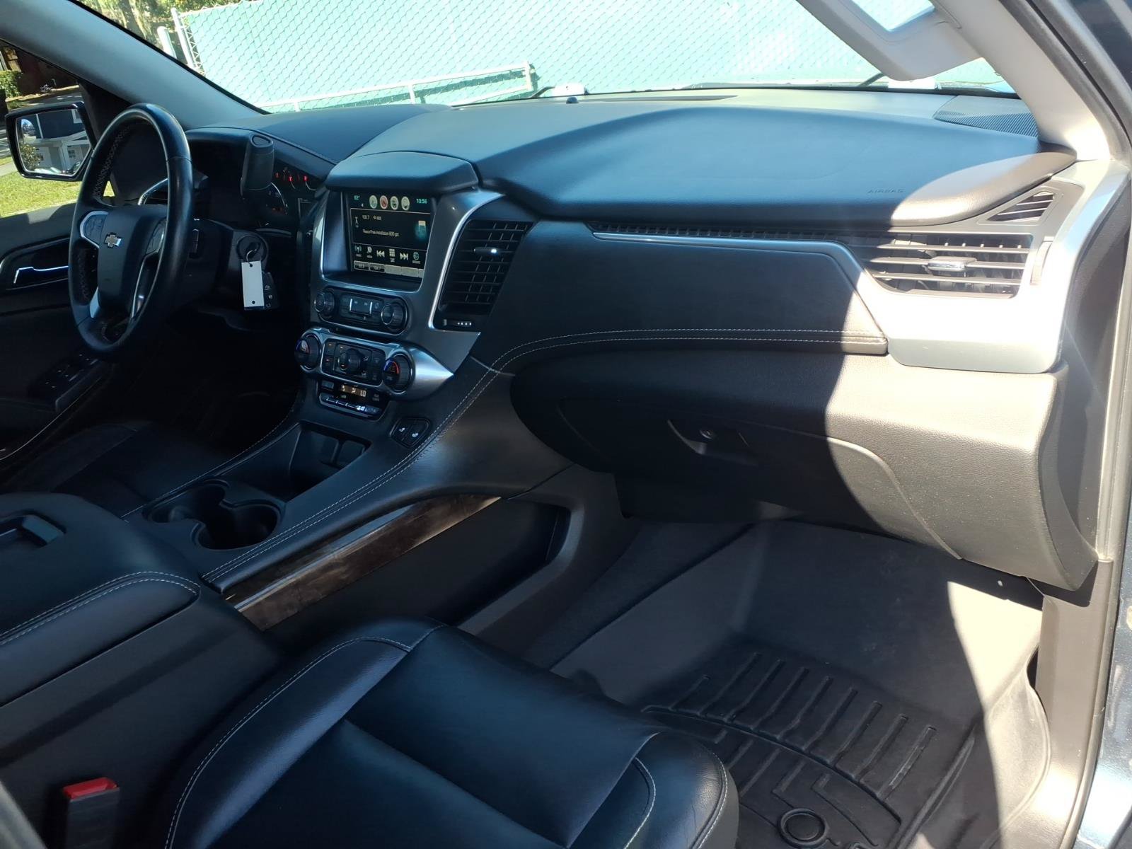 Used 2019 Chevrolet Suburban LT RWD image 8