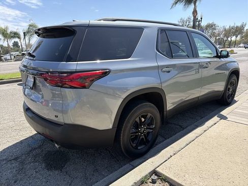 Used 2023 Chevrolet Traverse LT FWD image 4