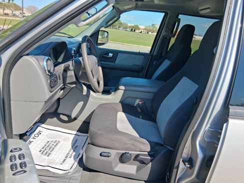 Used 2006 Ford Expedition XLT RWD image 10