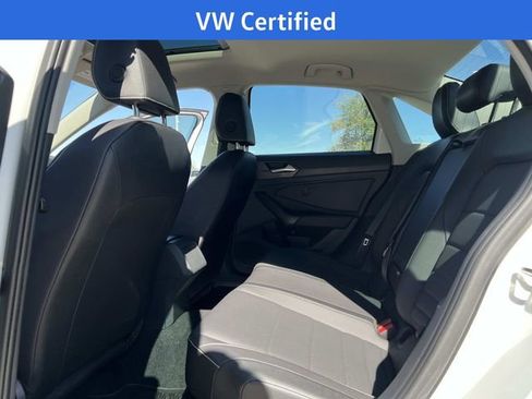 Certified 2024 Volkswagen Jetta SE w/ Panoramic Sunroof Package image 27