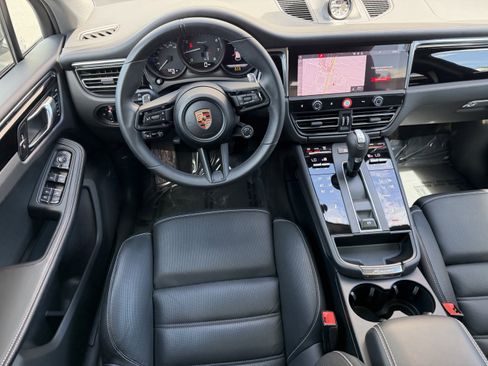 Certified 2025 Porsche Macan Turbo image 17