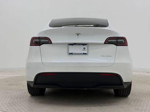 Used 2023 Tesla Model Y Long Range image 9