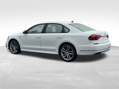Used 2018 Volkswagen Passat 2.0T R-Line image 5
