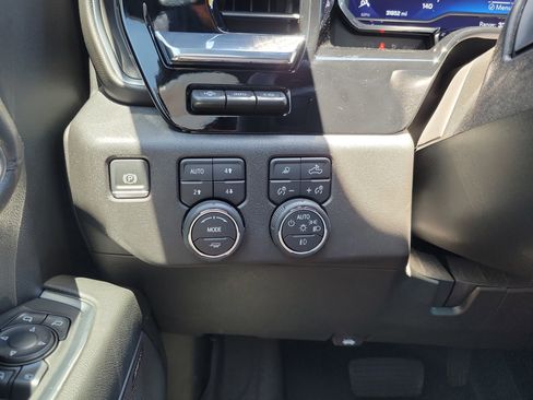Used 2024 Chevrolet Silverado 2500 High Country w/ High Country Premium Package AWD/4WD image 21
