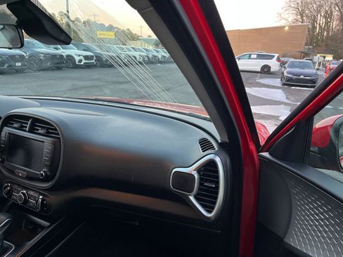 Used 2025 Kia Soul LX w/ LX Technology Package image 33