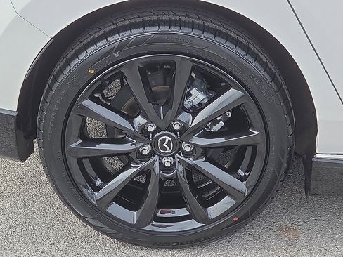 Used 2024 MAZDA MAZDA3 Hatchback w/Premium Plus Pkg image 7