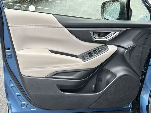 Used 2024 Subaru Forester Premium image 9