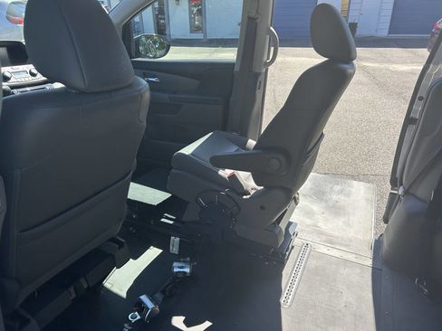 Used 2015 Honda Odyssey Touring Elite image 28