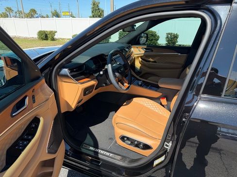 Used 2025 Jeep Grand Cherokee L Summit image 3