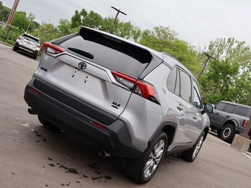 Used 2022 Toyota RAV4 XLE Premium AWD/4WD image 7
