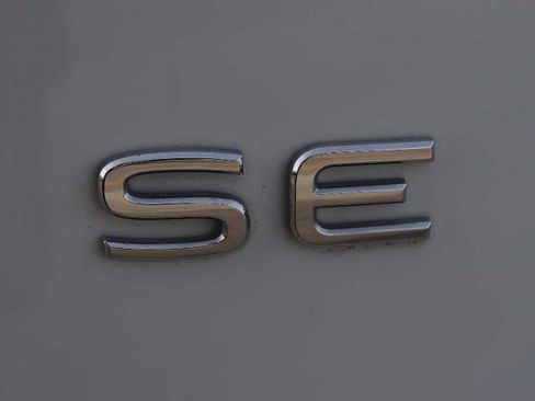 Used 2025 Volkswagen Atlas SE image 14