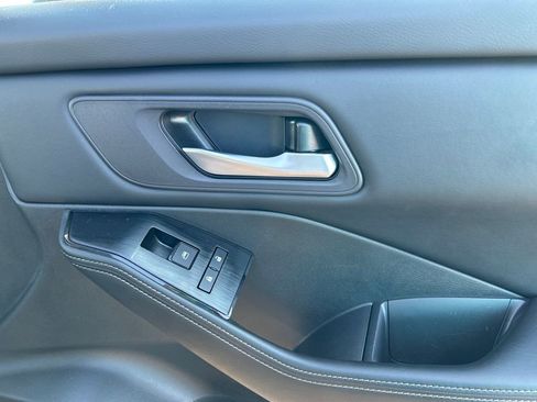 Used 2024 Nissan Rogue SV image 27