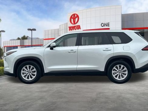 Used 2025 Toyota Grand Highlander AWD image 9