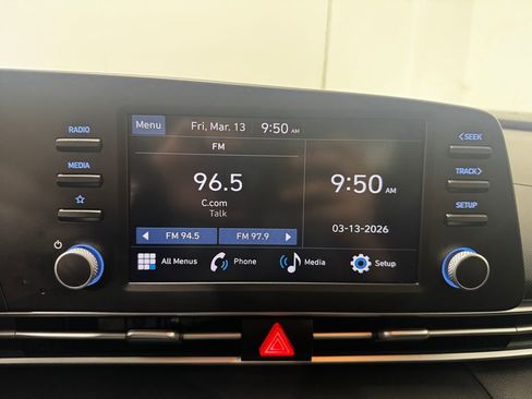 Used 2025 Hyundai Elantra SE image 3