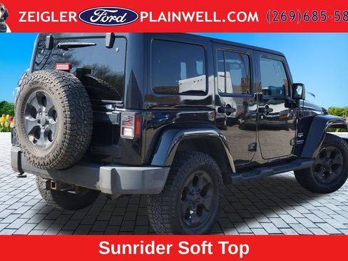 Used 2014 Jeep Wrangler Unlimited Sahara w/ Dual Top Group AWD/4WD image 5