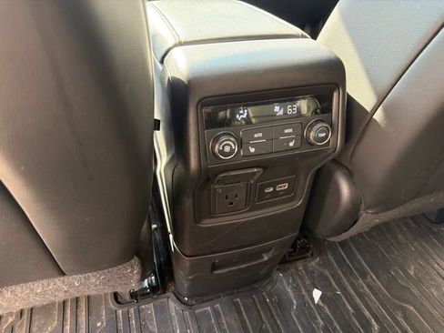 Used 2022 GMC Acadia Denali w/ Denali Technology Package AWD/4WD image 18