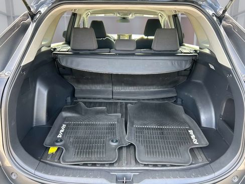 Used 2021 Toyota RAV4 LE AWD/4WD image 12