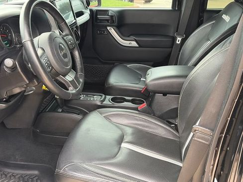 Used 2018 Jeep Wrangler Unlimited Rubicon w/ Connectivity Group AWD/4WD image 19