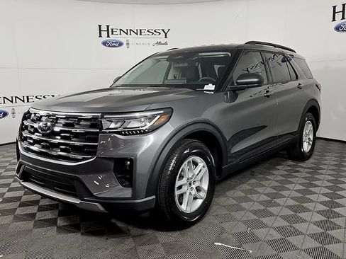 Used 2026 Ford Explorer Active w/ Active Comfort Package RWD image 2