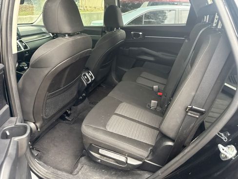 Used 2022 Kia Sorento LX FWD image 5
