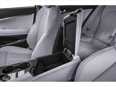 Used 2024 Genesis G70 2.5T image 10