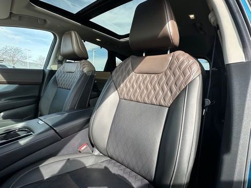 Certified 2025 Nissan Murano Platinum w/ Cargo Package image 24