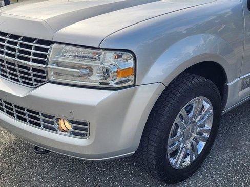 Used 2010 Lincoln Navigator L 4WD image 5
